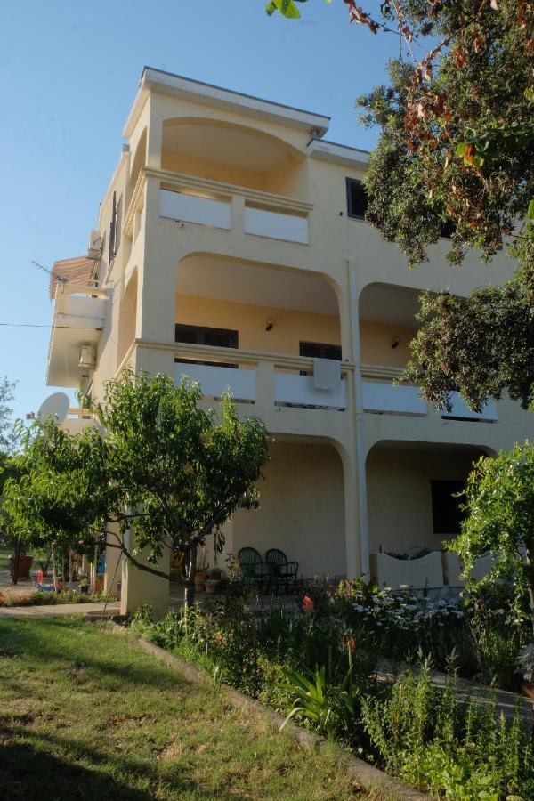 Apartmani Bosiljka Nin Esterno foto