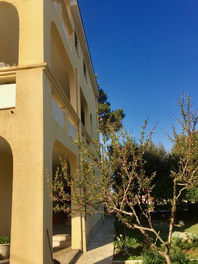 Apartmani Bosiljka Nin Esterno foto